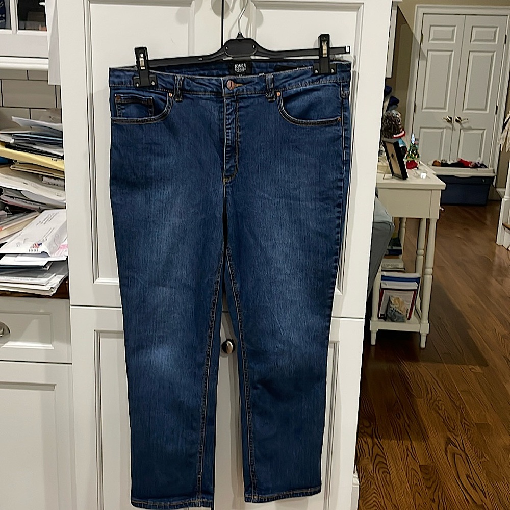 Women’s cuffed capri jeans